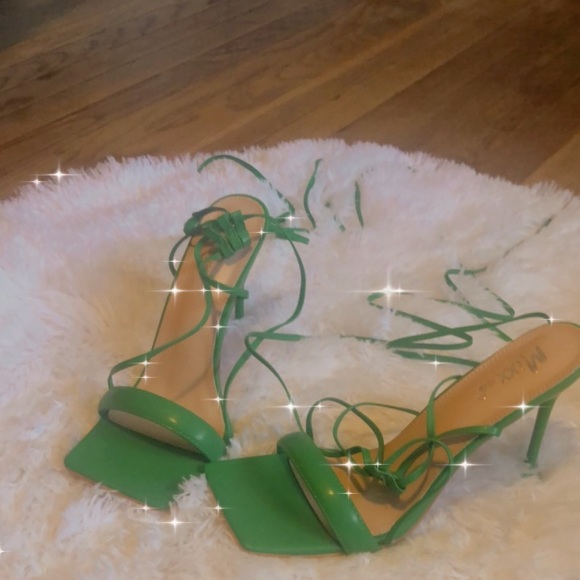 Women’s heels - Picture 2 of 3